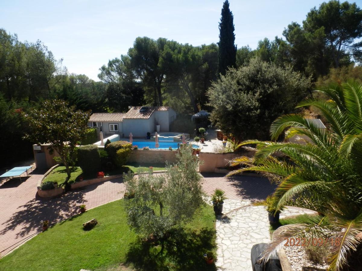 Bed and Breakfast Mas Les Vieux Chenes Lambesc Exterior foto
