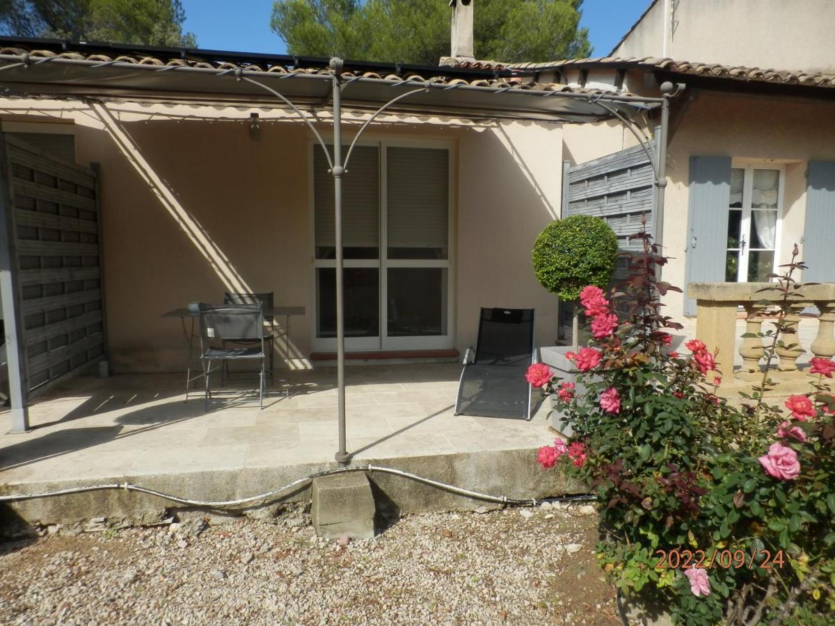 Bed and Breakfast Mas Les Vieux Chenes Lambesc Exterior foto