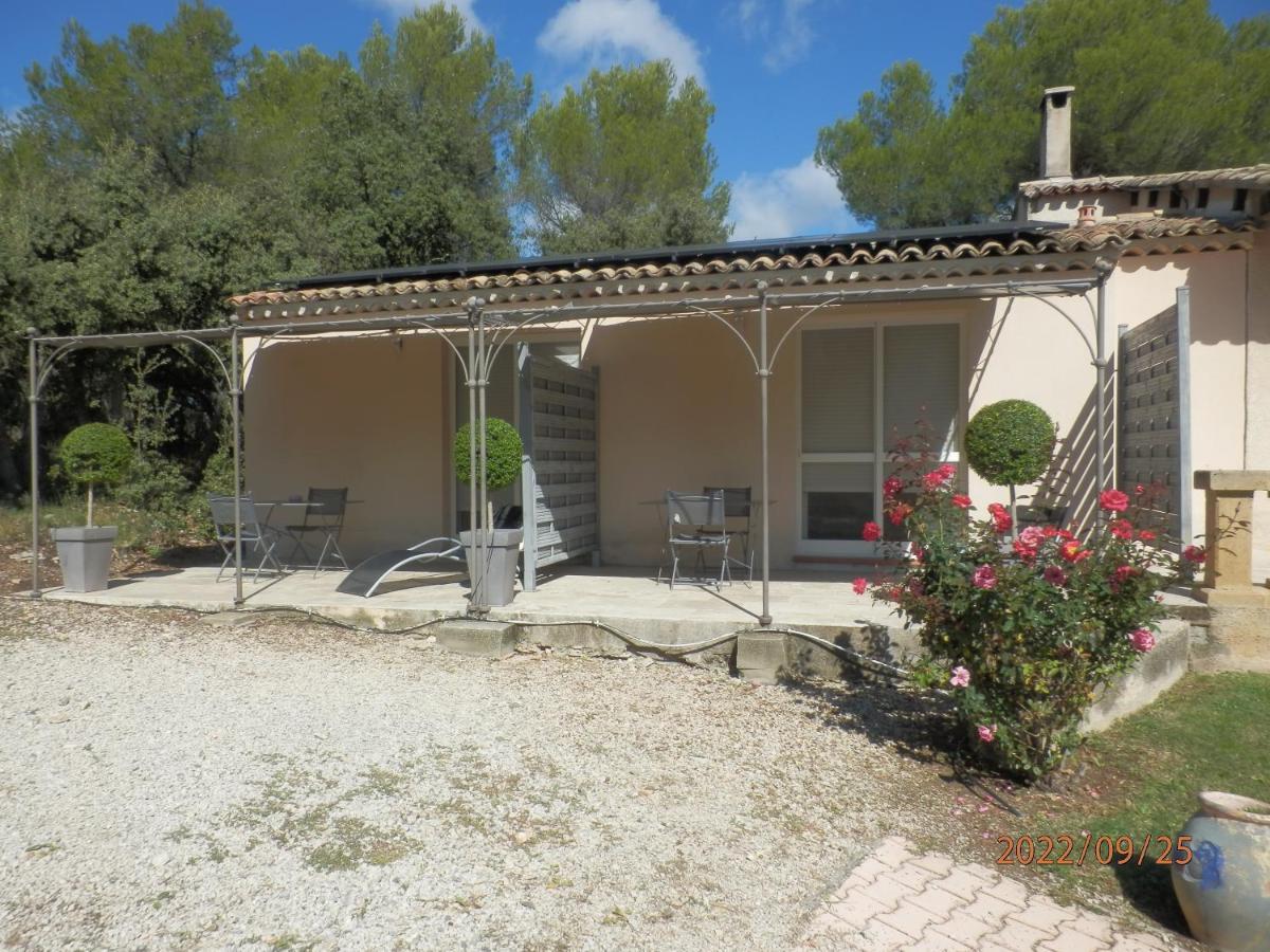 Bed and Breakfast Mas Les Vieux Chenes Lambesc Exterior foto