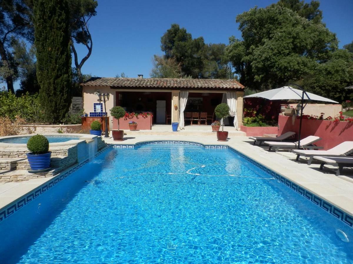 Bed and Breakfast Mas Les Vieux Chenes Lambesc Exterior foto