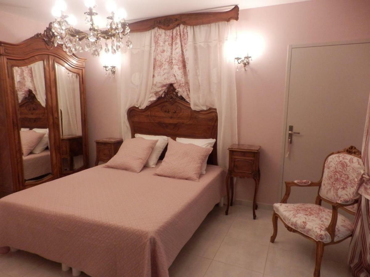 Bed and Breakfast Mas Les Vieux Chenes Lambesc Exterior foto