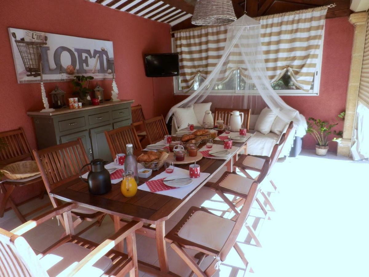 Bed and Breakfast Mas Les Vieux Chenes Lambesc Exterior foto