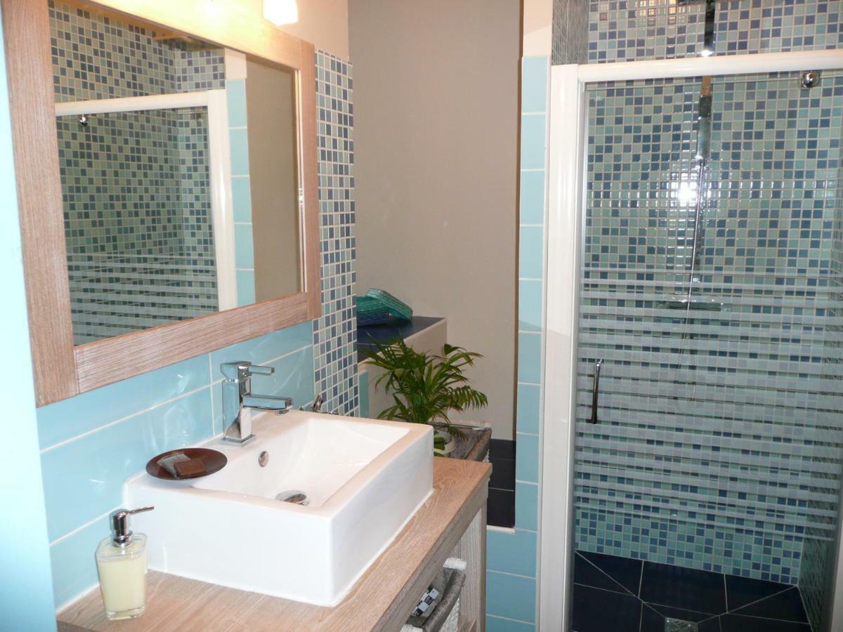 Bed and Breakfast Mas Les Vieux Chenes Lambesc Exterior foto