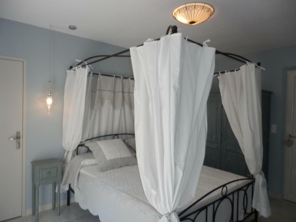 Bed and Breakfast Mas Les Vieux Chenes Lambesc Exterior foto
